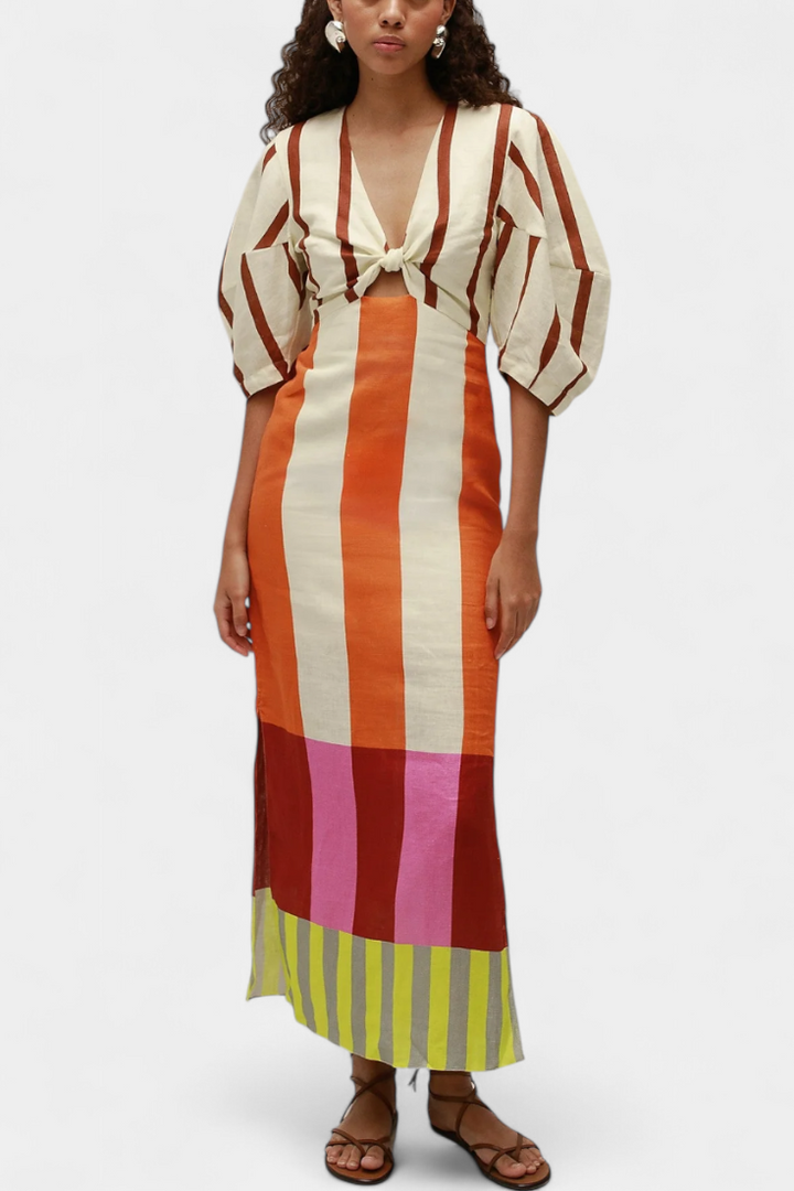 Vestito Alison Morbido con Scollatura Frontale e Maniche Voluminose